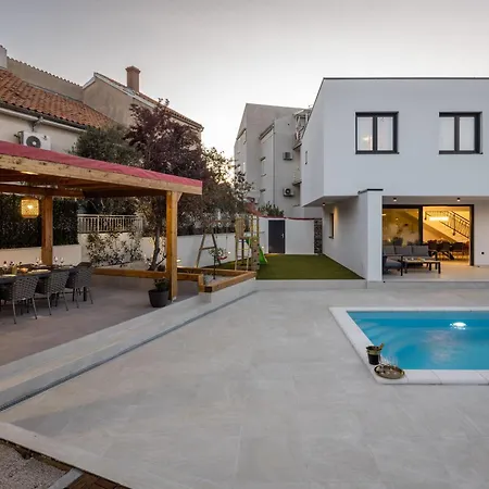 Lumino Ferienhaus *